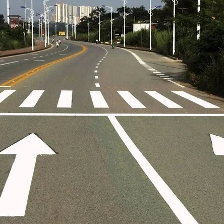 Нанесение дорожной разметки холодным пластиком (белый, жёлтый, красный, синий цвета).